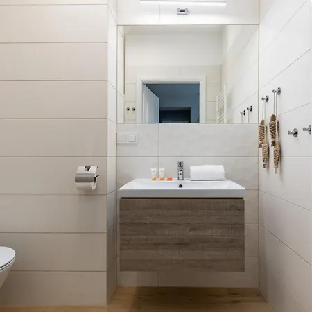 Podczele Seashore & Jacuzzi With Parking By Renters Apartahotel